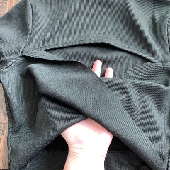 where it crosses is the front - Picture 2 of 3